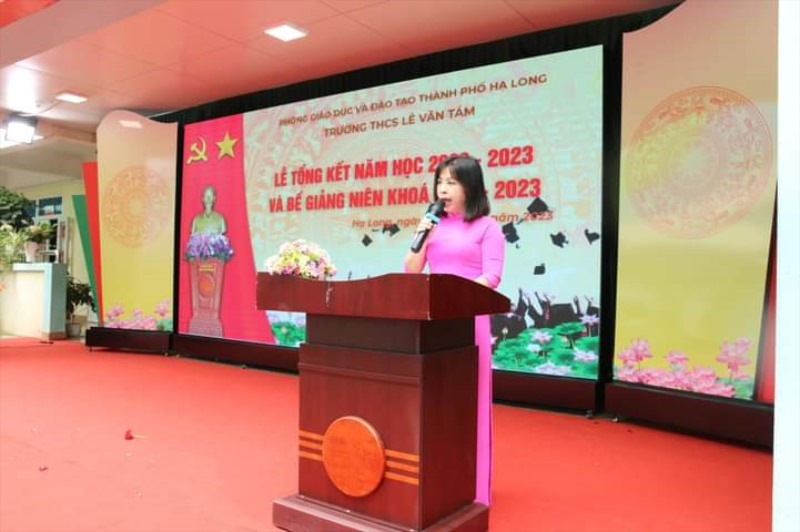 TRƯỜNG THCS LÊ VĂN TÁM LONG TRỌNG TỔ CHỨC LỄ TỔNG KẾT NĂM HỌC 2022 - 2023 