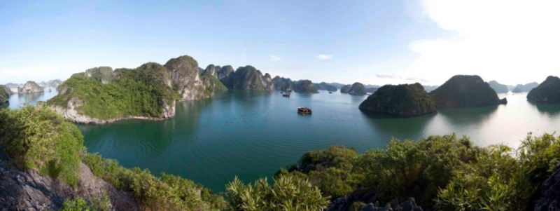 Công nhận quần thể Vịnh Hạ Long - Quần đảo Cát Bà (thuộc địa bàn tỉnh Quảng Ninh và thành phố Hải Phòng) là Di sản Thiên nhiên Thế giới.