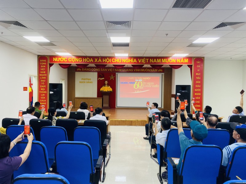 Ban chấp hành Đảng ủy phường Bạch Đằng hưởng ứng tham gia cuộc thi trắc nghiệm tìm hiểu “Quảng Ninh 60 năm xây dựng và phát triển”