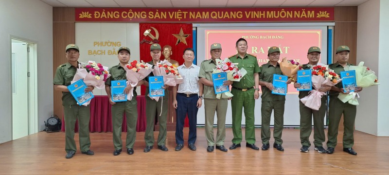 Phường Bạch Đằng tổ chức Lễ ra mắt Lực lượng tham gia bảo vệ an ninh, trật tự ở cơ sở