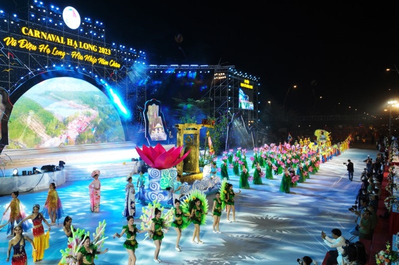 Carnaval Hạ Long - Bừng sáng cùng Kỳ quan